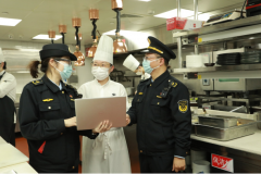 建牢餐饮单元平安防地的同时