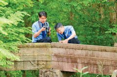 总先后两次掌管召开地方深化带领小组会议